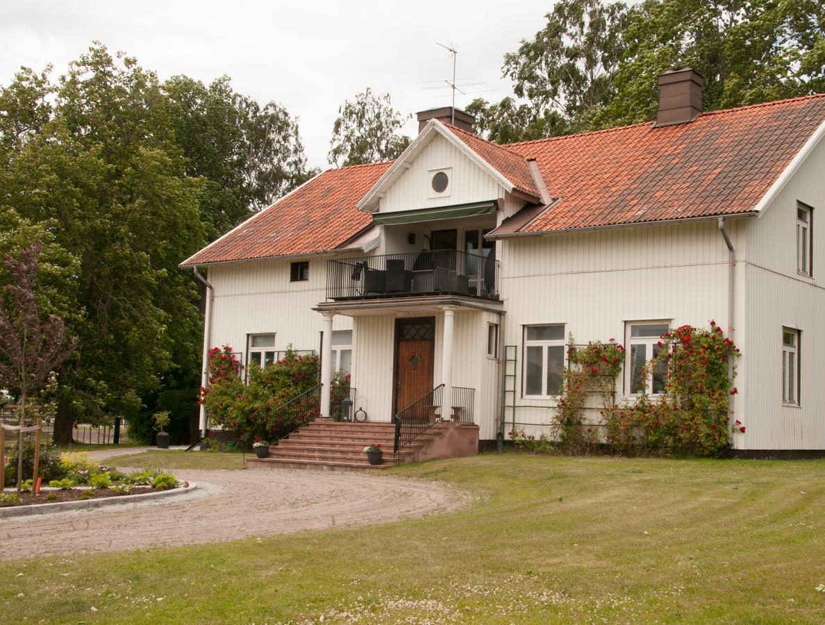 Ekeby I Bro Acomodação com café da manhã Exterior foto
